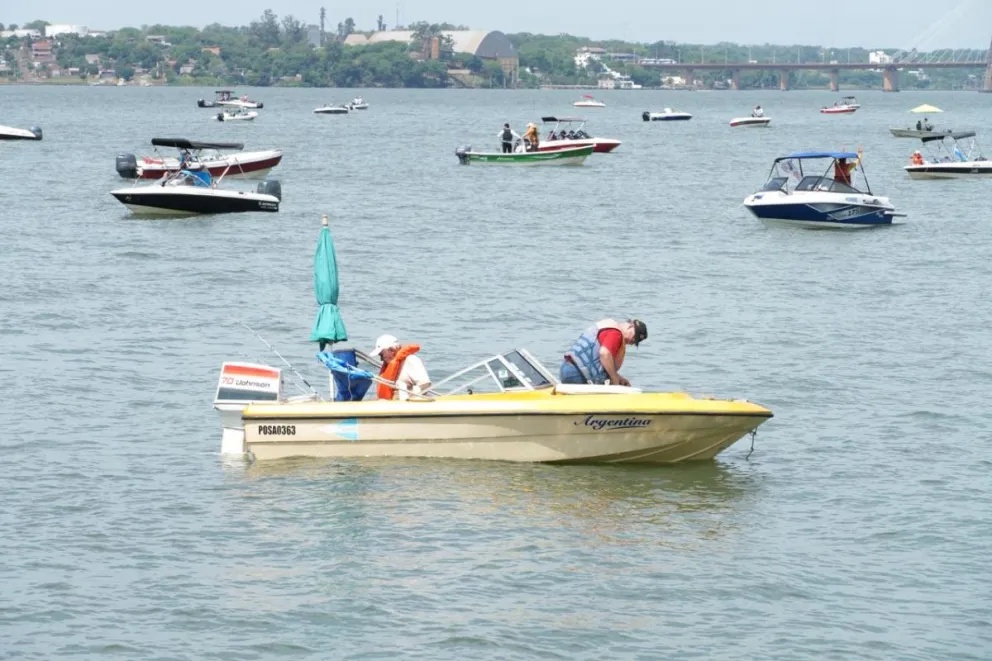 Posadas ya late al ritmo de las 20 Horas de Pesca: más de 90 embarcaciones listas para largar