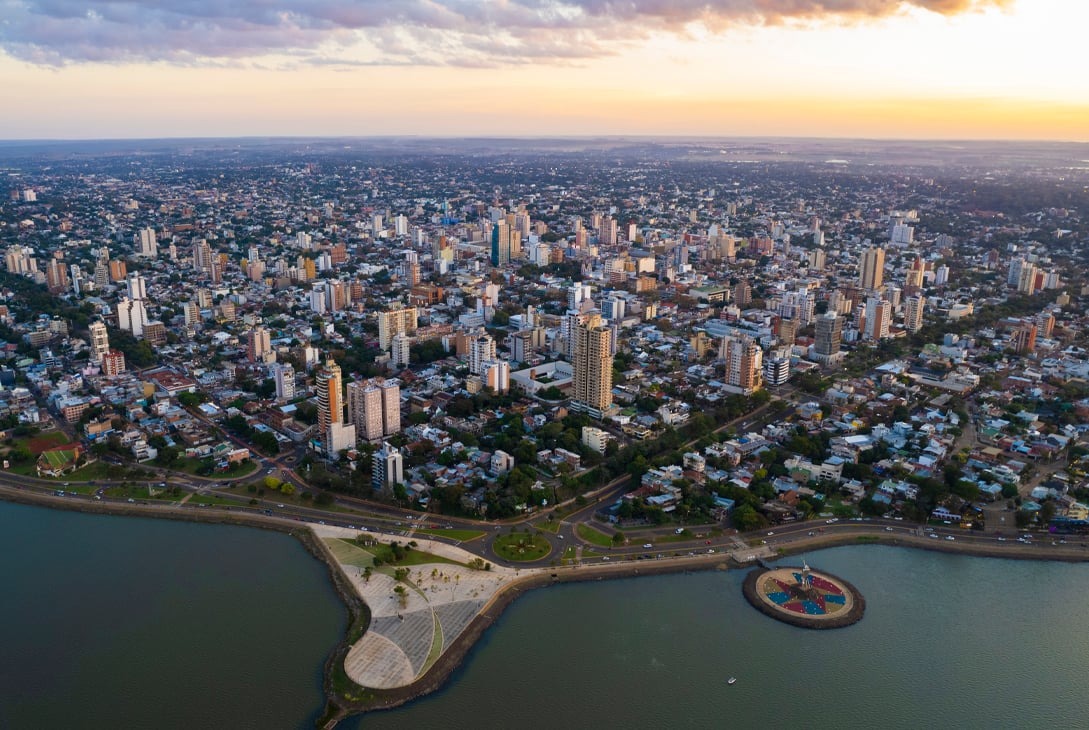 Vuelven las familias a sus hogares y reabren las Cataratas del Iguazú